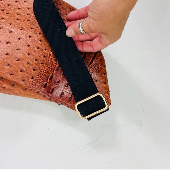 Faux alligator vegan leather fanny pack Large - Picture 7 of 7